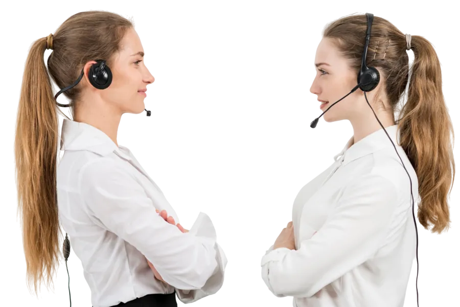 To kundeservicemedarbeidere med hodesett